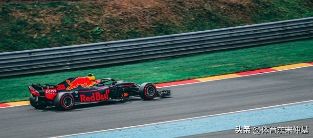 迈凯伦完胜红牛二队,维斯塔潘点燃赛场 迈凯伦完胜红牛二队,维斯塔潘点燃赛场