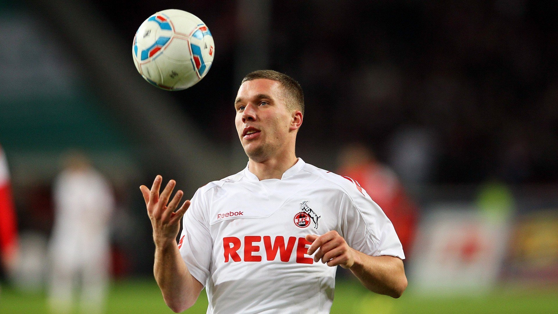 库里成为全场焦点，独行侠狂胜雄鹿，当个人英雄主义与团队胜利完美交融