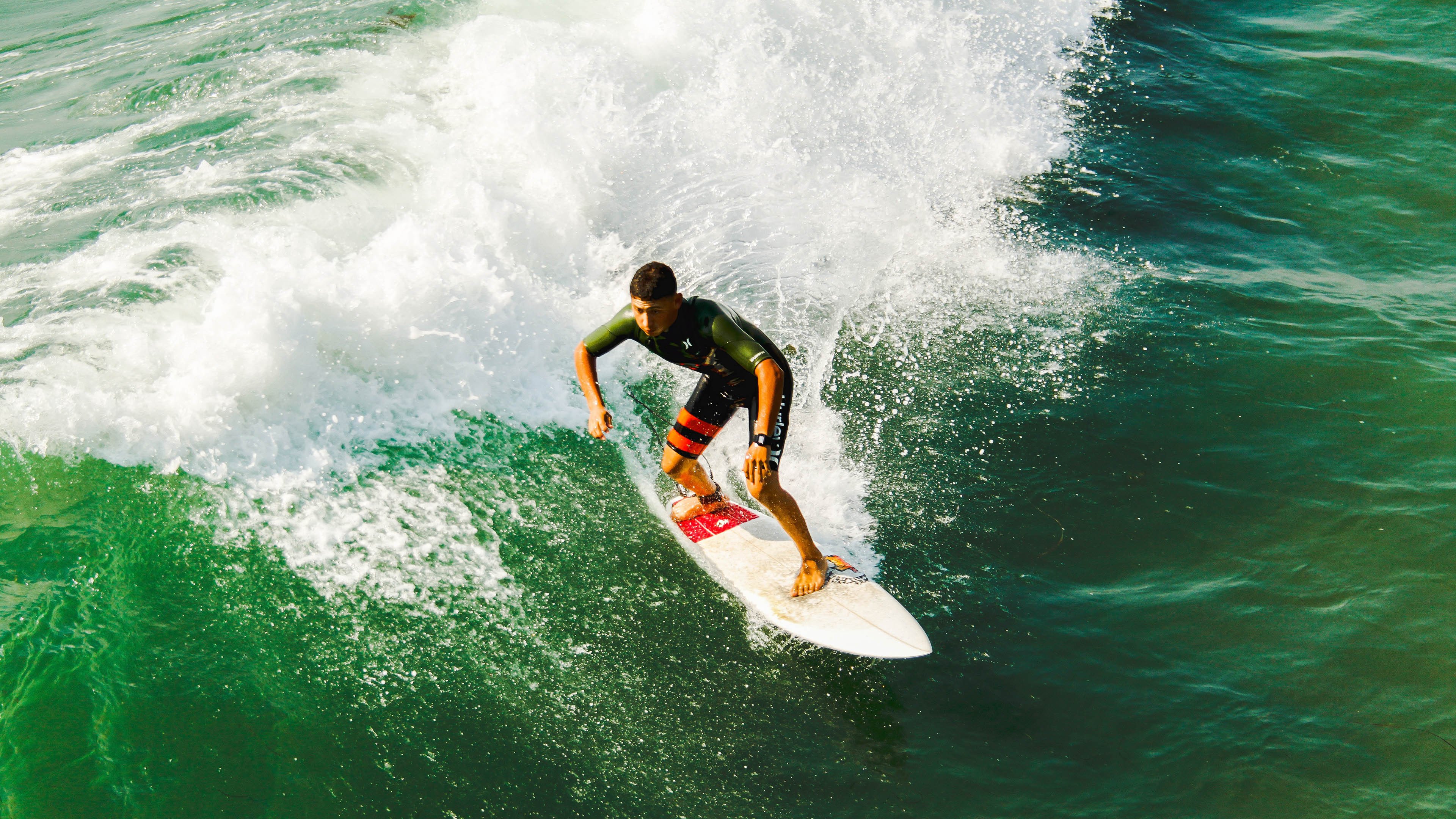 牙买加最后时刻击败亚特兰大,德里赫特在NBA季后赛接管比赛,跨界传奇的胜利启示