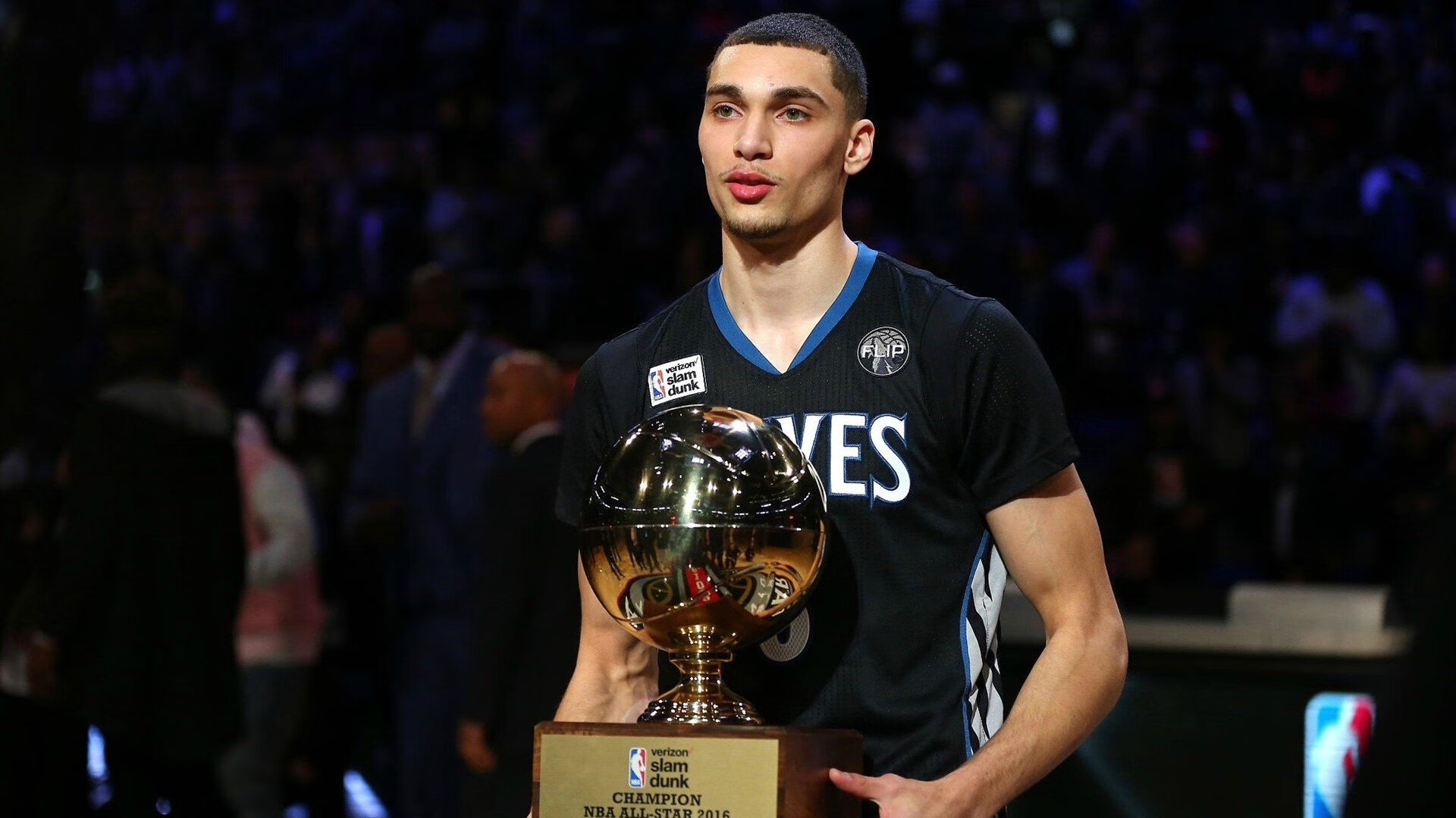 世界排名争夺战之夜,萨卡连续得分拉开差距,当个体闪光刺破体系铁幕